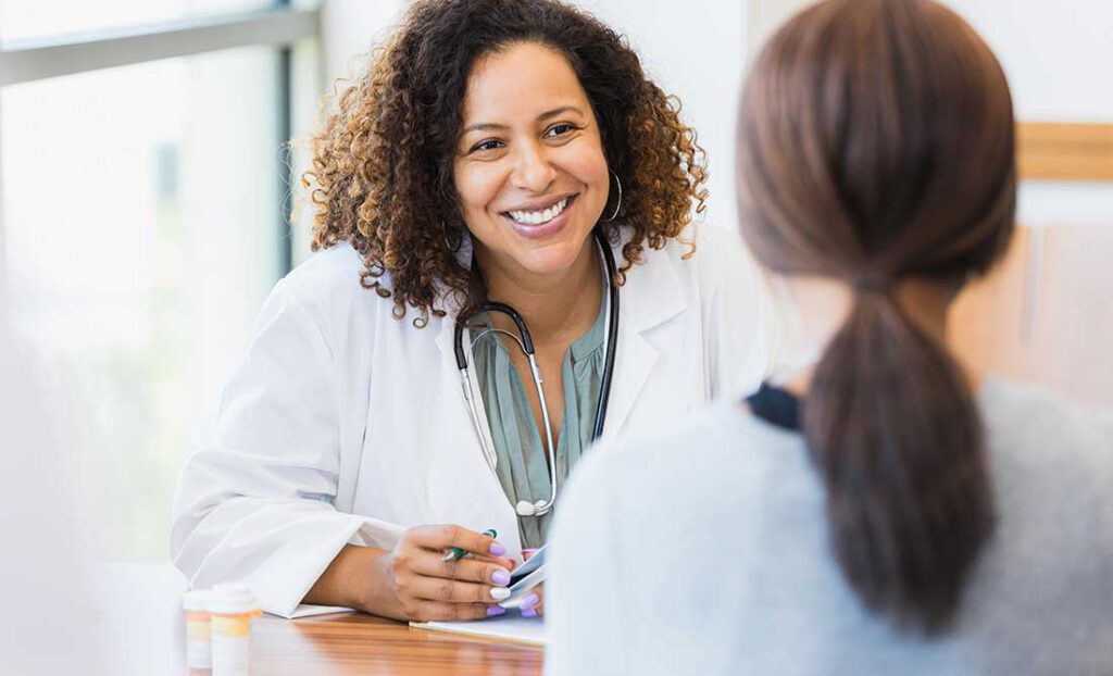 Gespräch zwischen Ärztin und Patientin